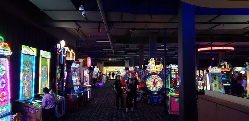 Dave & Buster's Thousand Oaks